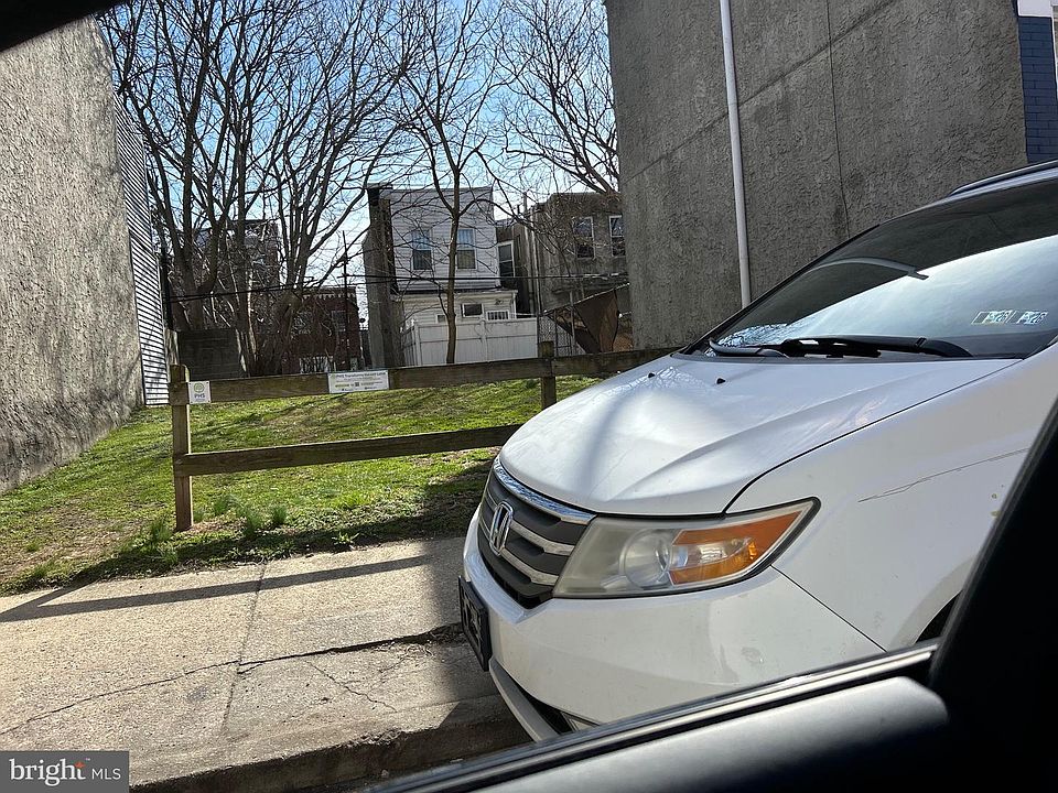 2nd image of 2610 Earp St