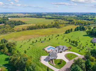 4142 Shagbark Ln NE, Solon, IA 52333