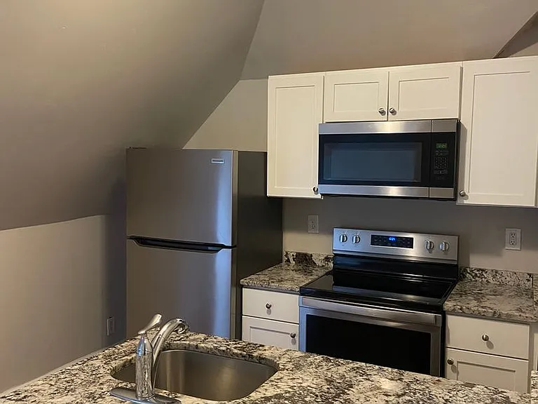 94 Oakland Ave — Photo 2