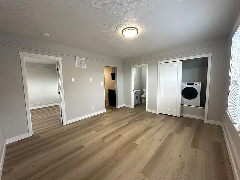 2317 Grand- 5 Unit — Photo 53