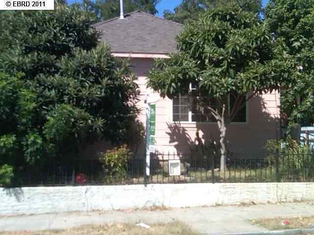 2nd image of 416 W 7th St