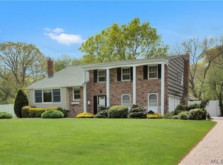 902 Thompson Dr, Bay Shore, NY 11706