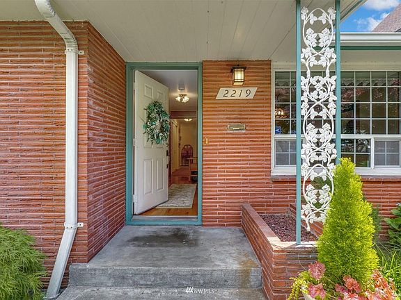 5th image of 2219 Wetmore Ave