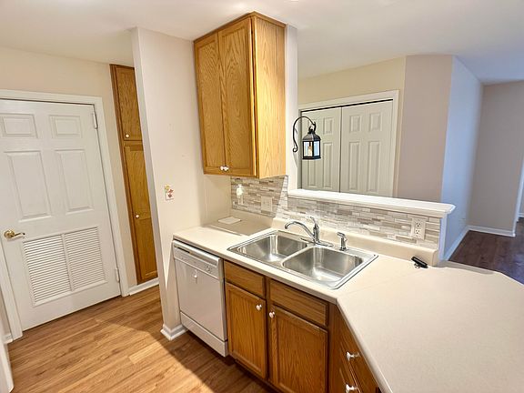 4th image of 9814 Wildwood Ct Unit 1-C