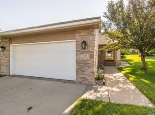 7320 S Hoffman Pl, Sioux Falls, SD 57108