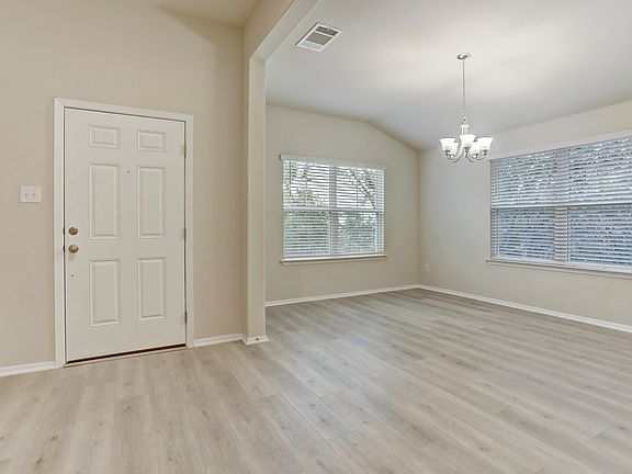 3rd image of 3902 Crockett Ave