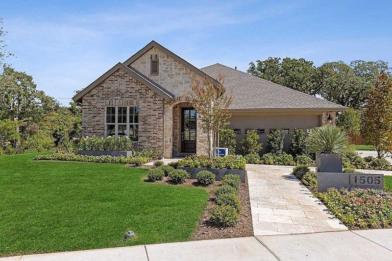 The Bluebonnet - B Exterior