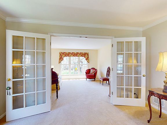 4th image of 923 W Hidden Hills Ln