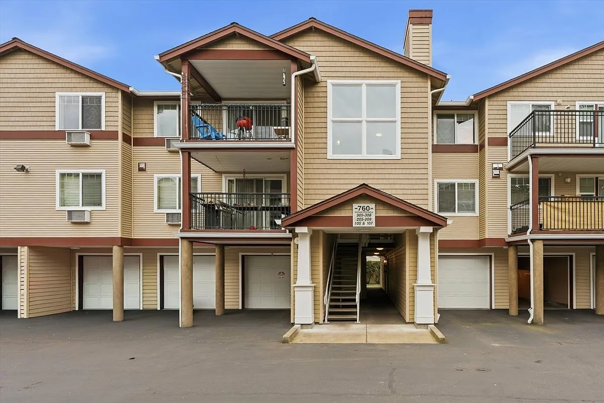 Building Photo - 760 NW 185th Ave #207