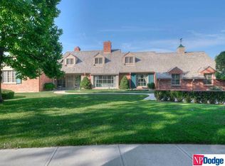 9933 Broadmoor Rd, Omaha, NE 68114