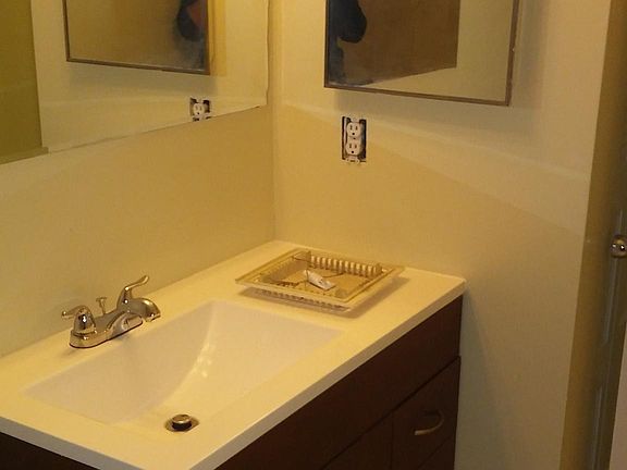 3rd image of 5009 Eastwood Dr APT B