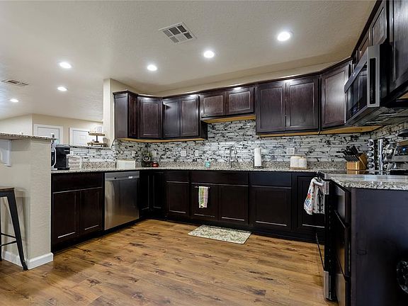 2nd image of 105 Sunset St