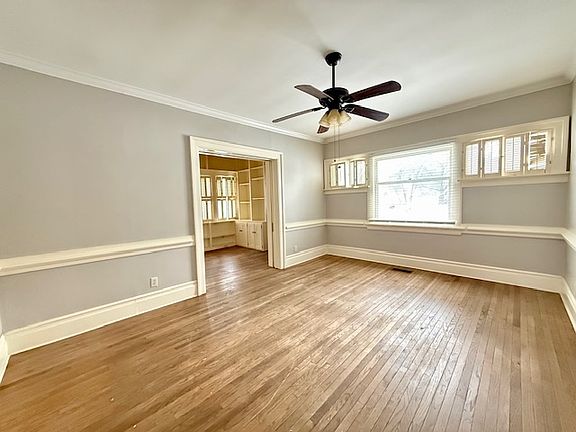 3rd image of 711 Chestnut St