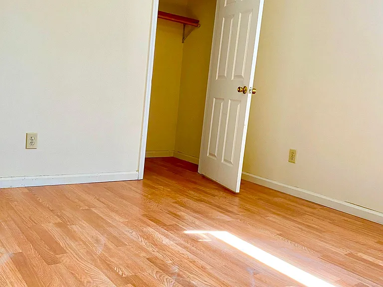 139 Rowe Ln — Photo 9