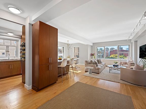 2nd image of 20 E 9th St #12O
