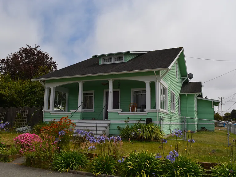 135 W Grant St — Photo 1