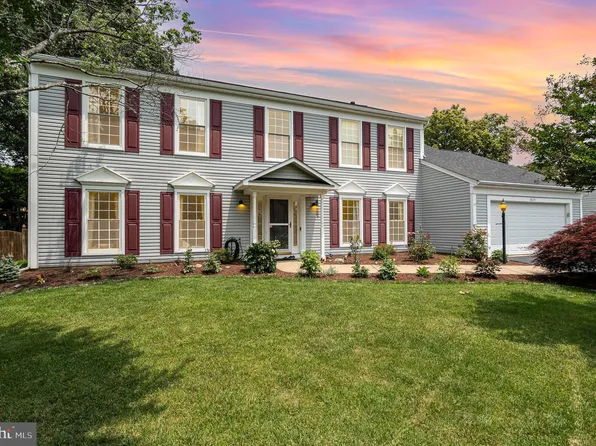 2675 Maple Ridge Dr, Woodbridge, VA 22192