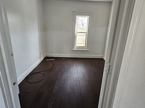 nice size bedroom