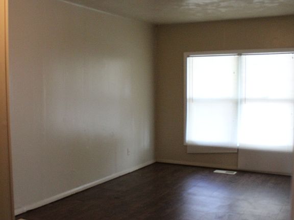 2nd image of 4032 Thomas Ave