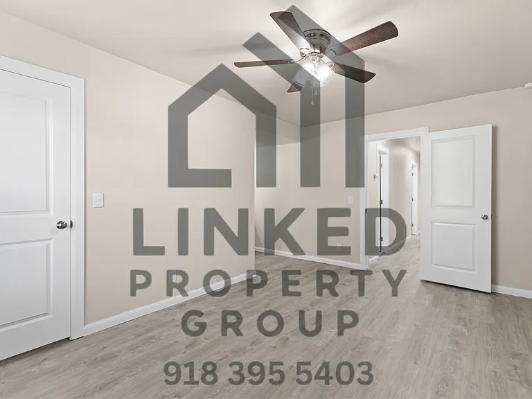 1600 W Madison St — Photo 11