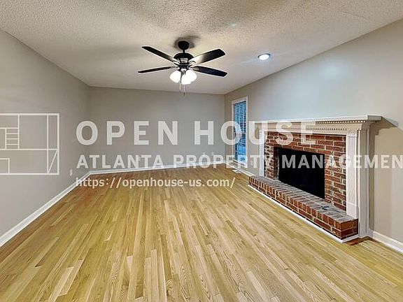 4th image of 4241 Glenforest Way NE