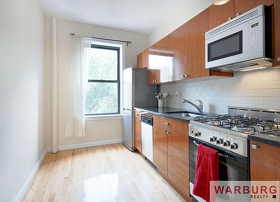 Sold by Warburg | media 4