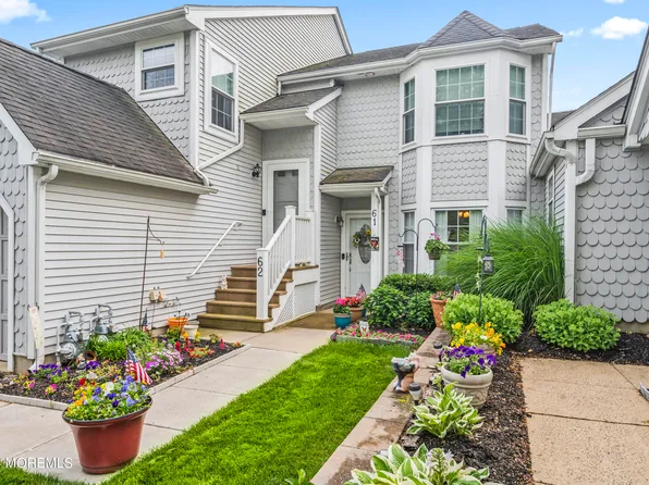 61 Poplar Place, Freehold, NJ 07728