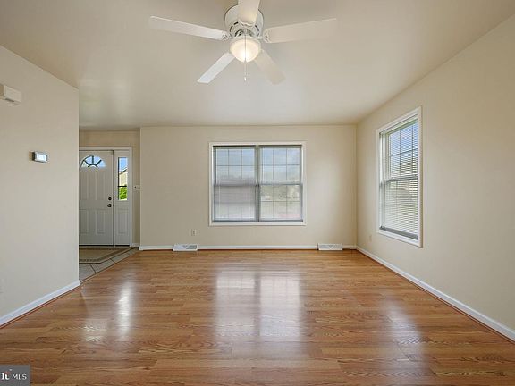 5th image of 702 Quaker Hill Rd