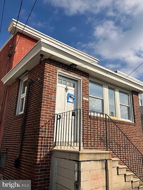 1st image of 2409 W 2nd St