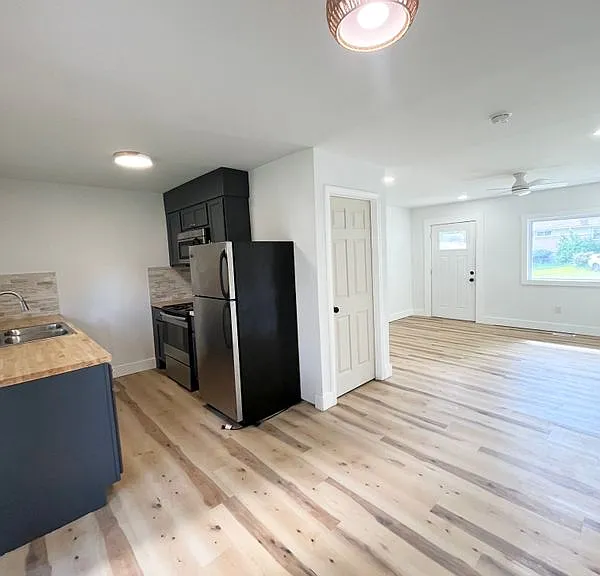 3741 Elmwood Ave — Photo 17