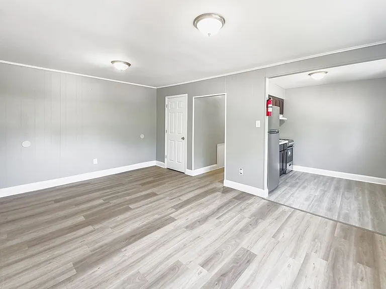 Green Park Apartments — Photo 10