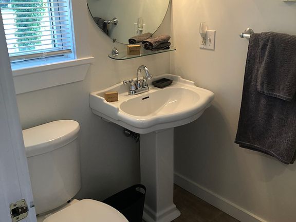 4th image of 596 Lenox Pl