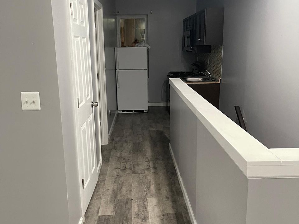 1st image of 810 S Cecil St Floor 2