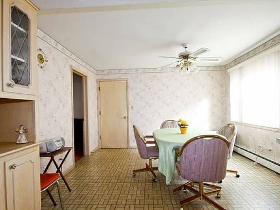 1st Floor Eating Area