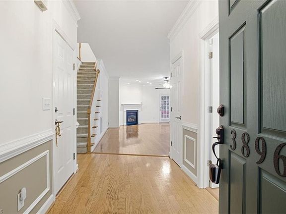 4th image of 3896 Waterview Rd