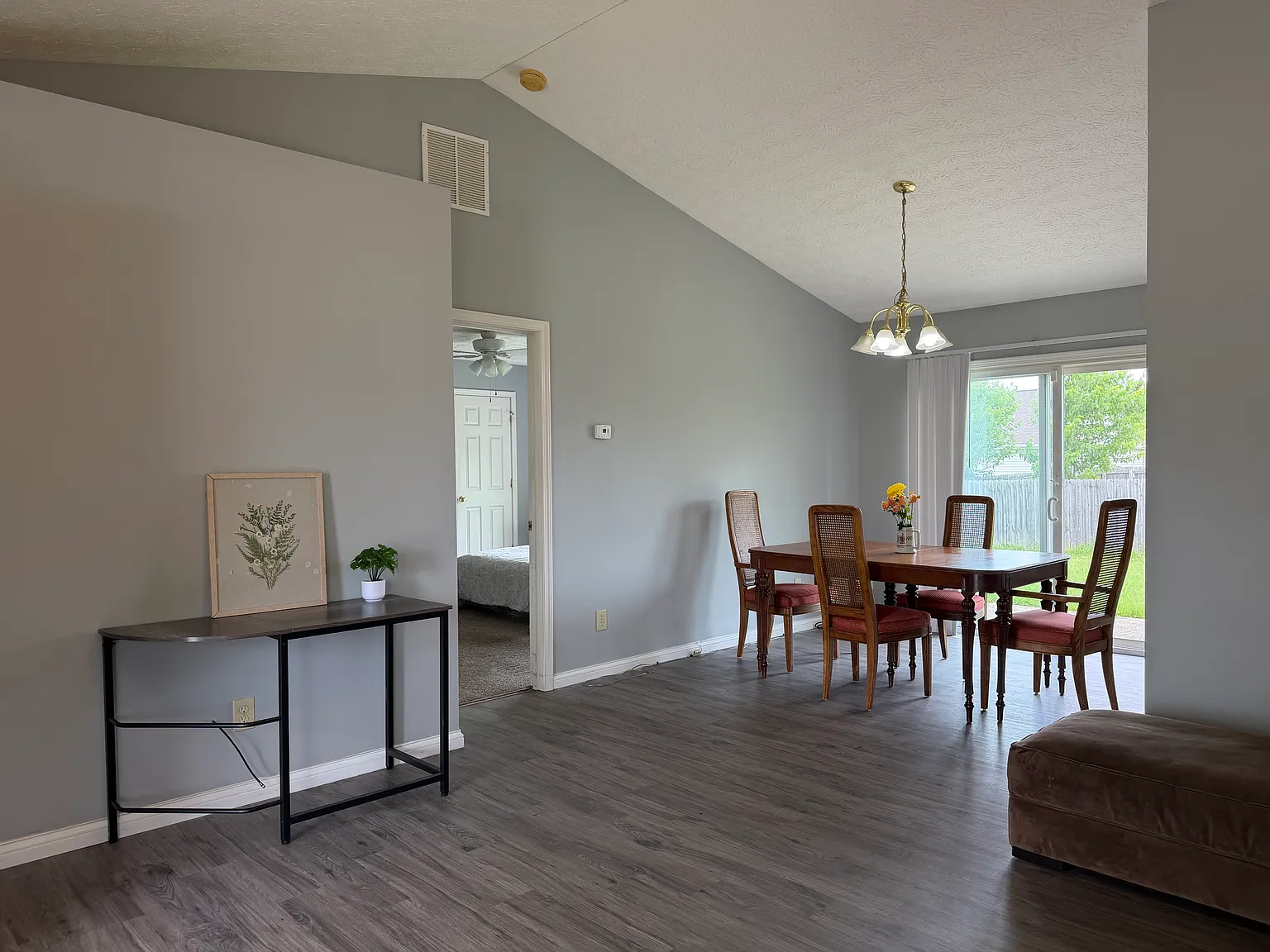 3 bed, 1300 sqft, $1,950 — Photo 1
