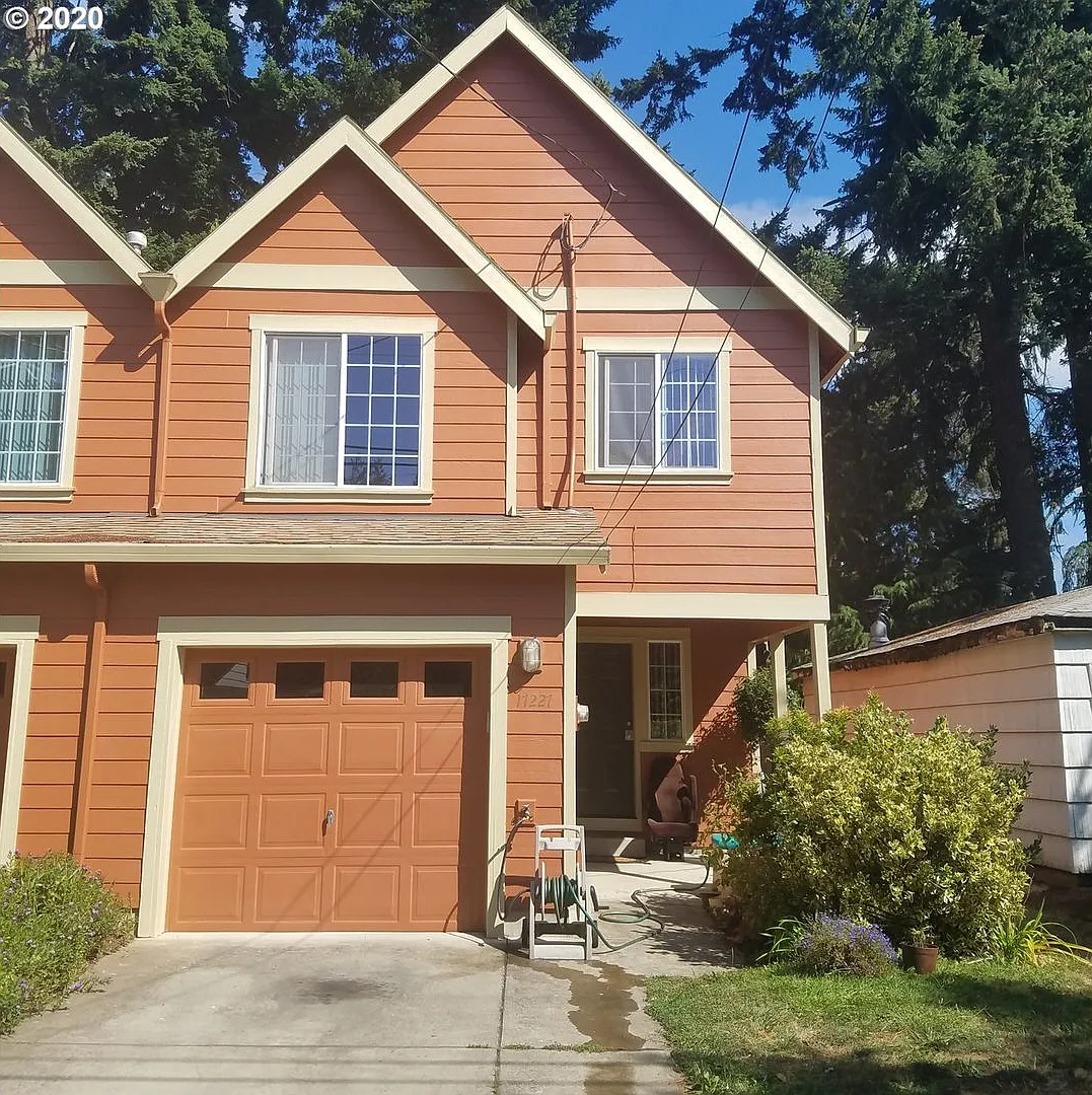 SE Portland 3 bd 2.5 ba Townhome Pet Friendly* with AC, Washer & Dryer, Garage ~ Rockwood Neighbo... — Photo 1
