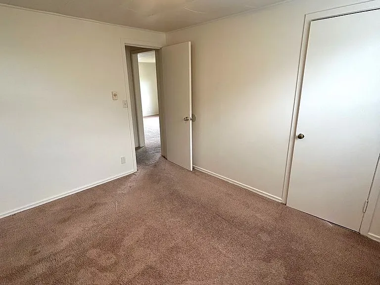 939 Alder Ave — Photo 11