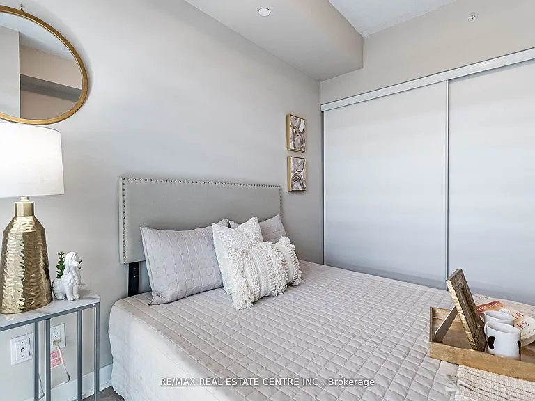 5240 Dundas St #B314 — Photo 15