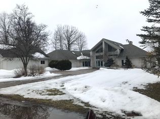 61 E Lakeshore Dr, Hope, MI 48628