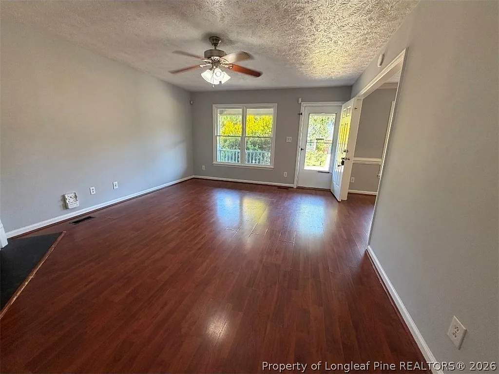 3 bed, 2.0 bath, 1250 sqft, $1,495 — Photo 2