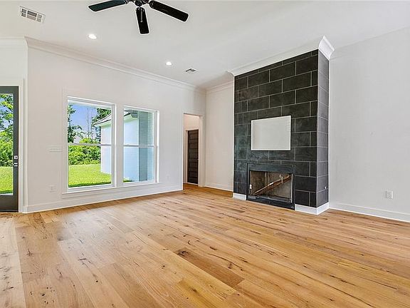 3rd image of 106 Oak Park Ct