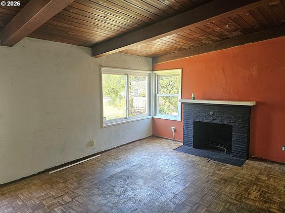 5th image of 748 SE 112th Ave