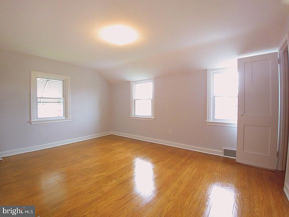 3rd image of 8801 Frankford Ave