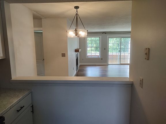 5th image of 607 Spring Meadow Rd