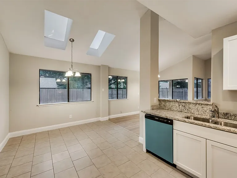 3301 Cliffview Dr — Photo 5