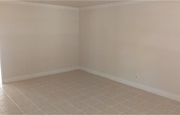 4th image of 15405 Shanghai St