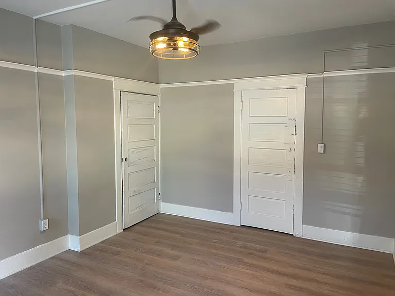 3401 N Mission Rd — Photo 5