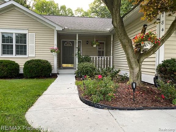 3rd image of 1841 Balmoral Dr