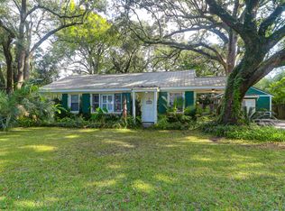 1444 Pocahontas St, Mount Pleasant, SC 29464